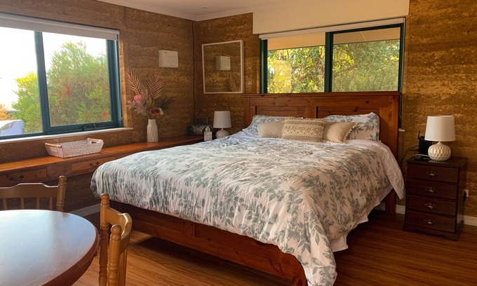 Drummond Maison | Cosy cottage on rural property 10 minutes from Kyneton's restaurants.