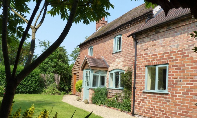 Malvern Wells Cottage | Cottage confortable avec brûleur à bois et vue sur la campagne