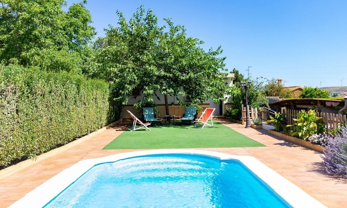 Durcal Autre | Chalet confortable avec piscine, jardin et wifi