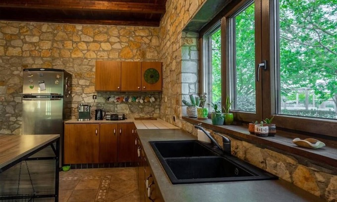Larissa Autre | Cosy country house. Family - sized place.