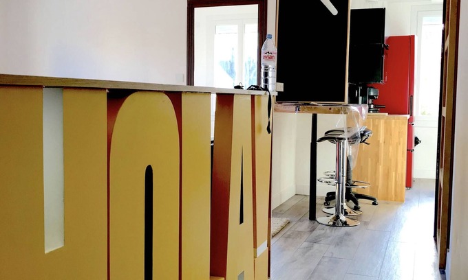 Les Platanes Appartement | Appart DESIGN 60m2, 2 ch , 10 min plage full climatisation,wifi,parking, centre