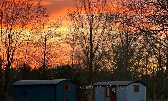 Higher Walton Cabine | Cosy En-suite Shepherd Huts in beautiful wooded area.