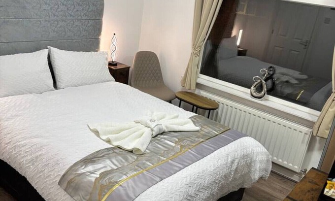 Doncaster Maison | Cosy Ensuite Room 4 (self check-in) Doncaster