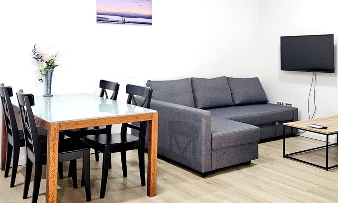 Homebush West Appartement | Cosy Family-sized Apartment Near Sydney Olympic Park Flemington Market Station