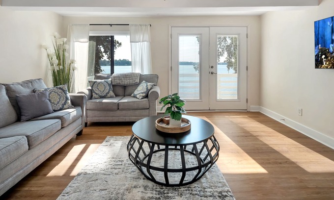 Quincy Maison | Cosy for 4 on Lake Talquin with dock and boathouse