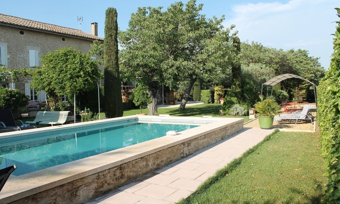Robion Cottage | Gîte cosy proche du Luberon avec piscine.