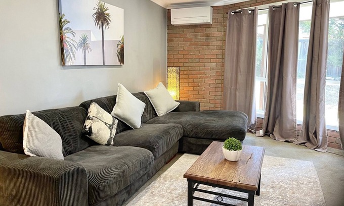 Grovedale Maison | Cosy Grovedale House! Perfect for visiting Great Ocean Road, Winery and Shopping
