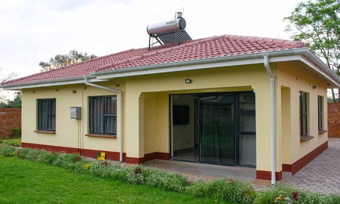Harare Maison | Cosy home near airport comfy beds family friendly entire house