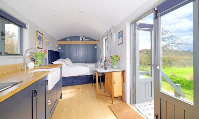 Sidmouth Cabine | Cosy Hut w/ Sea Views & Outdoor Shower