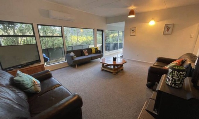 Lake Okareka Maison | Cosy Lake Bach