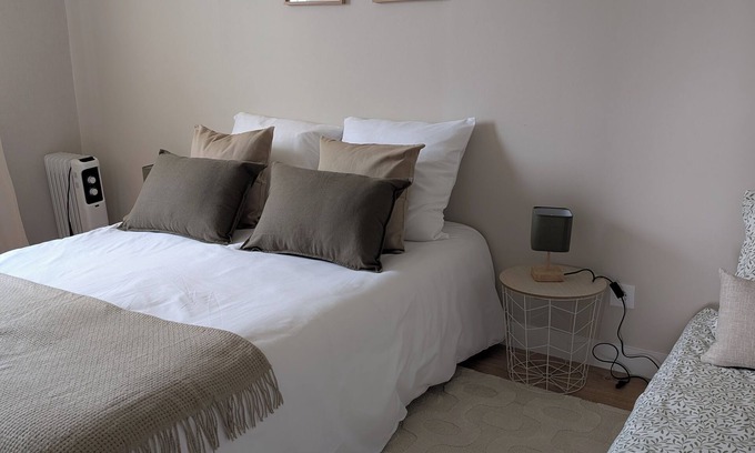 Noyers-sur-Cher Appartement | Cosy little house ideal for a family, 9 minutes from the zoo, close to the castles.