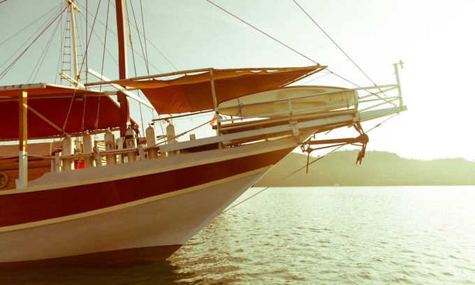 Labuan Bajo Location De Bateaux | Croisière confortable avec climatisation pour petits groupes, parc national de Komodo