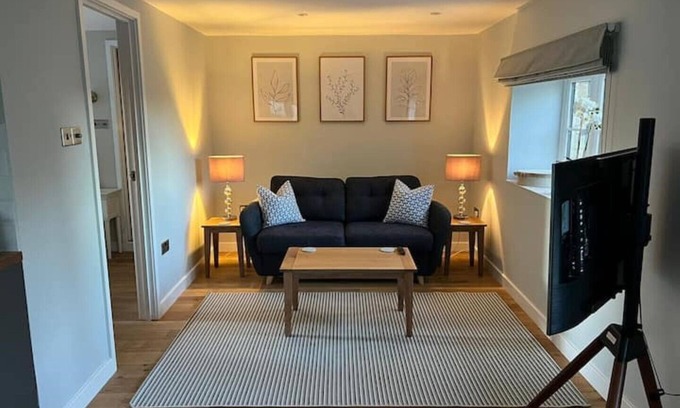 Bourton Maison | Cosy lodge, Stow-on-the Wold.