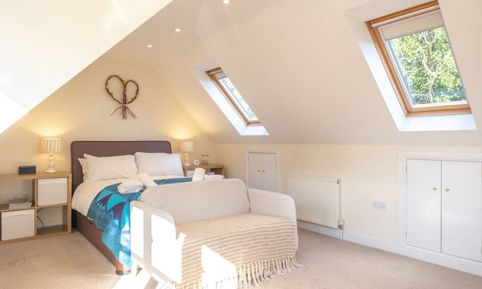 Radley Maison | Cosy loft apartment near Oxford I Pass the Keys