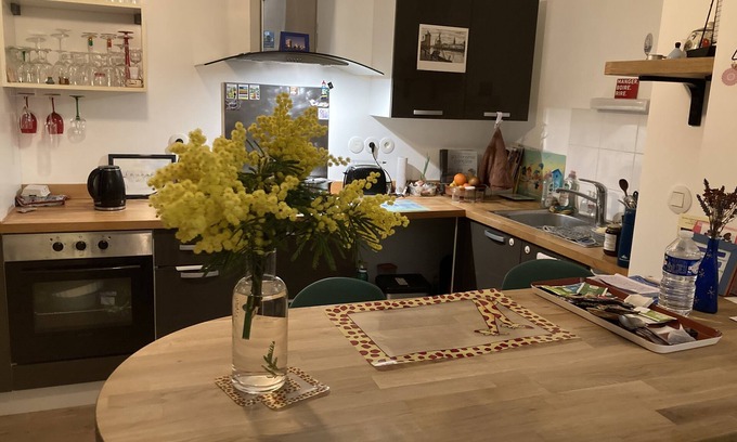 La Rochelle Appartement | Charmant 2 pièces au calme, canapé, terrasse, à 15 mn vélo ou bus centre ville