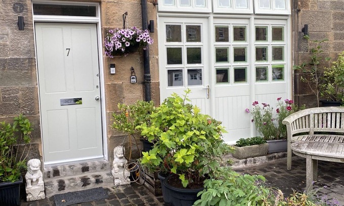 Comely Bank Appartement | Cosy original Mews House in the centre of the city.