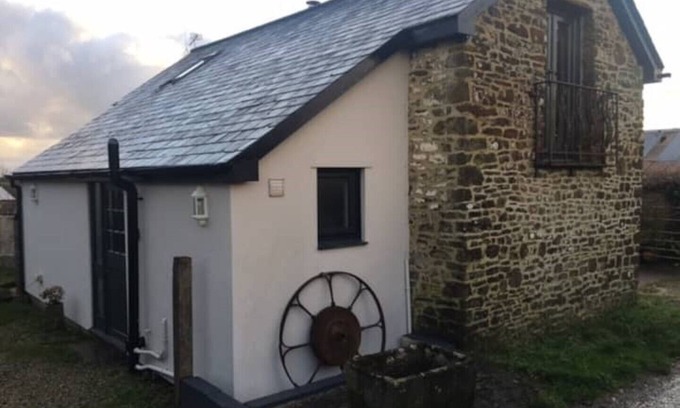 Holsworthy Maison | Cosy, quiet space in pretty countryside with access to fields. 20 mins to coast.