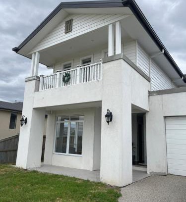 Wollert Lit Et Petit-Déjeuner | Cosy room stay- 25 min to Melbourne Airport and next to Hume Freeway