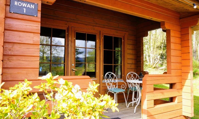 Killin Cabine | Cosy Rowan woodland lodge no1