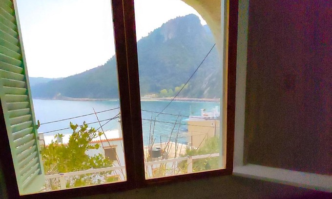 Avlakia Maison | Cosy Sea View cottage overlooking Avlakia beach