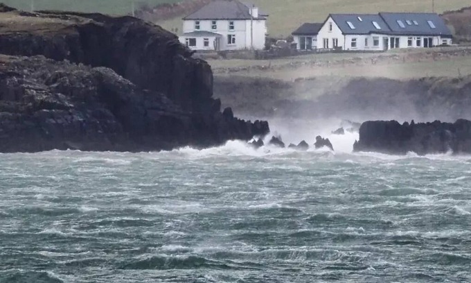 Ventry Cottage | Cosy seaside, rural heritage cottage