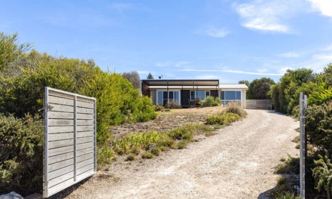 Middleton Maison | Cosy Shack 2 Min to Middleton Beach. Family/Pet Friendly with Deck, Wifi & Linen