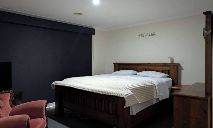 Drouin Maison | Cosy spacious hill holiday home