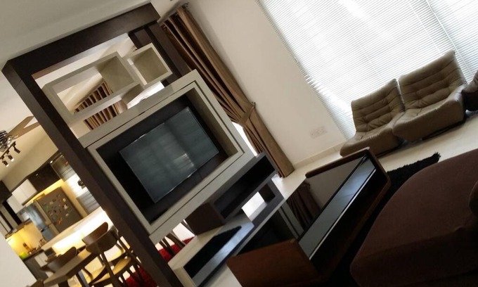 Sri Gading Maison | Cosy Spacious Homestay in Central Batu Pahat with Wifi & GENTING Clubhouse