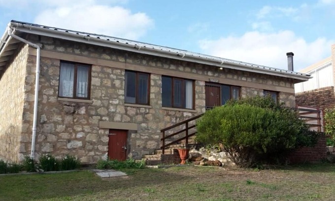 Still Bay Maison | Cosy stone cottage