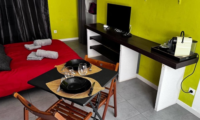Pignan Appartement | Cosy studio in Pignan in the heart of the medieval village