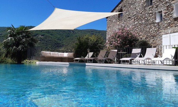 Arles-sur-Tech Appartement | Studio au bord de la piscine avec bain nordique