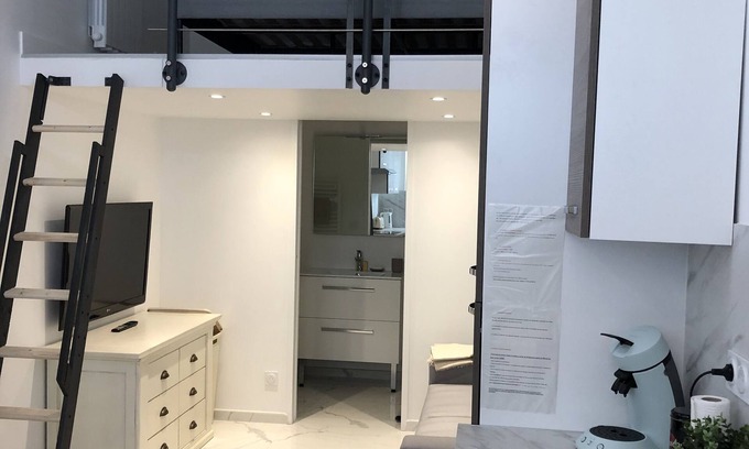 1st Arrondissement Appartement | Studio chaleureux rénové à neuf à Lyon 1er à proximité immédiate Place Rouville