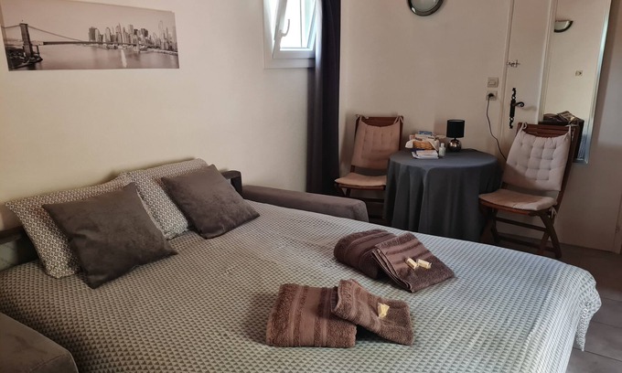 Bollene Appartement | Cosy studio with pool