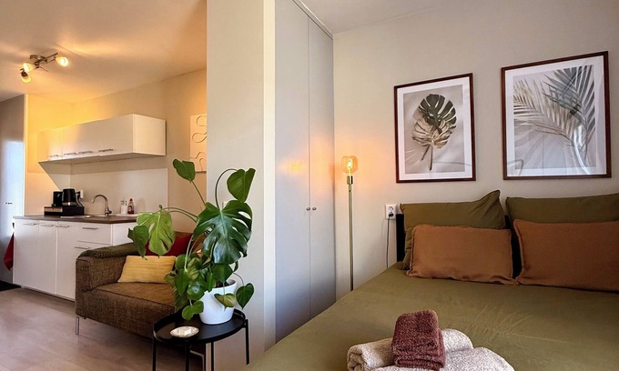 Municipality of Oostzaan Appartement | Cosy, stylish fully private studio with backyard - free parking until 17 nov