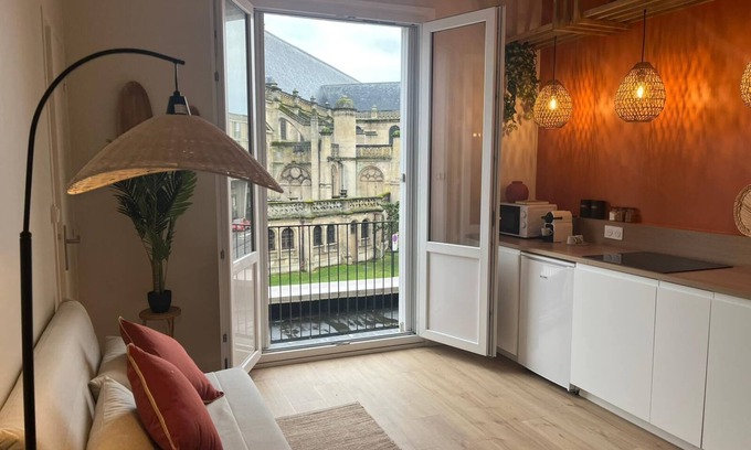 Downtown Le Havre Appartement | Cosy T2, Notre-Dame church view, downtown, new