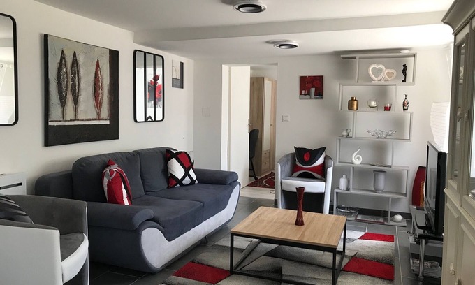 Avrille Appartement | T3 cosy, grand jardin, à 200 m de parc St Nicolas, parkings, Wifi THD, Angers