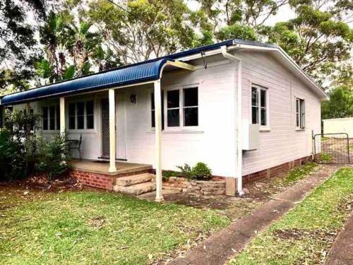 Cudmirrah Maison | Cosy two bedroom bungalow close to lake and ocean