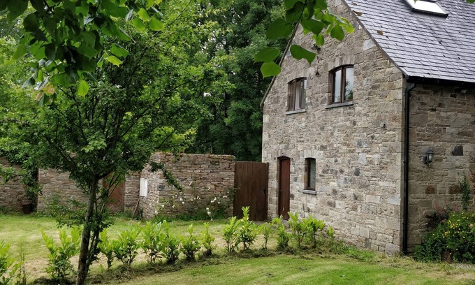 Tuamgraney Maison | Cosy two bedroom lodge on the edge of Raheen Woods