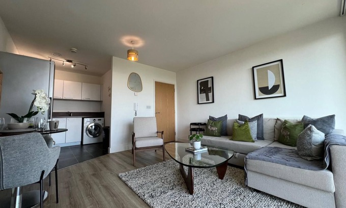 Bromley South Appartement | Cosy Urban Retreat in Bow - A stones throw from Bromley-By-Bow station!