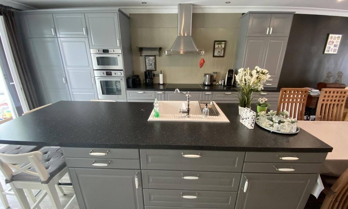 Heers Maison | Cosy Vacation Home for 8 Persons