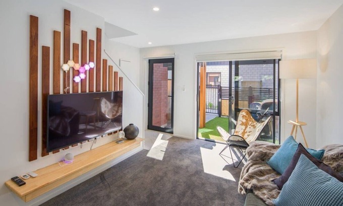 Lower Hutt Maison | Cosy Wellington Escape | Near Taita Train Station