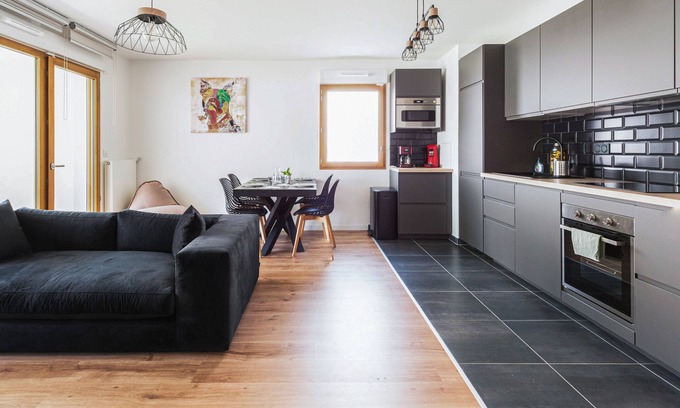 Magny-le-Hongre Appartement | Cosygreen77 -Disneyland à 7mn voiture avec terrasse, jardin et place de parking