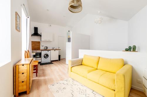 Pont Rousseau Appartement | CosyRez - Wifi, Central, Calme