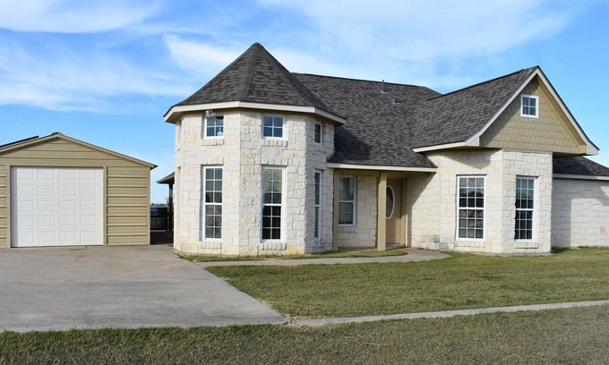 Del Valle Maison | Austin ~ COTA ~ Football ~ Formule 1 ~ ACL ~ Amphithéâtre 360 ~ SXSW ~ MotoGP ~ EXPO
