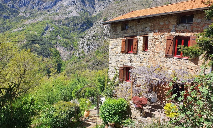 Lantosque Maison | Cote d'Azur Maison de charme magnifique vue arrière pays Niçois