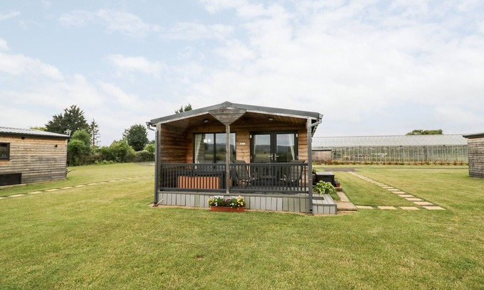 Bretforton Cottage | COTSWOLD VIEW 3, romantic, character holiday cottage in Honeybourne