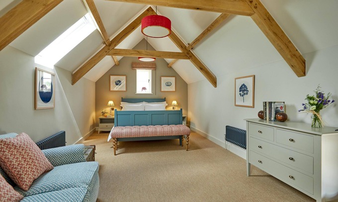 Ampney Crucis Maison | Cotswolds One Bedroom Barn Conversion near Bibury with private garden & terrace