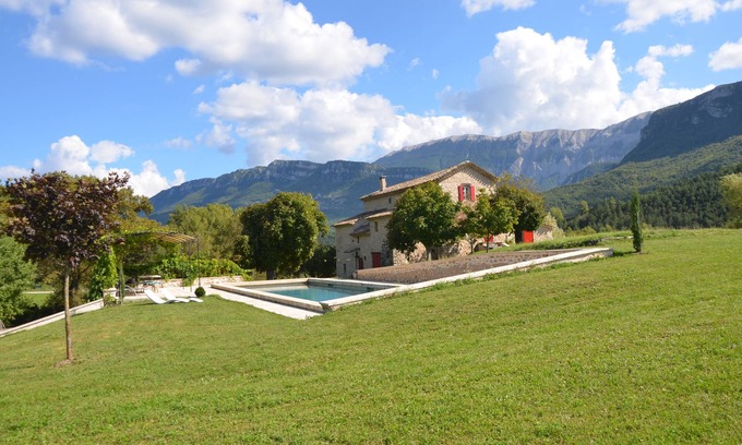 Saint-Vincent-sur-Jabron Autre | Gîte classé 4 étoiles, ancienne bergerie rénovée avec goût, grande piscine