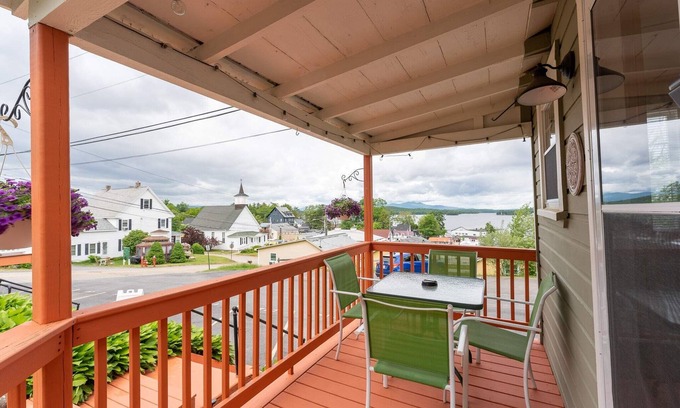 Weirs Beach Cabine | Cottage 16 Summary: T