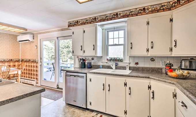Hampden Maison | NEW! Cottage 3 Miles to Dwntwn & Bangor Waterfront